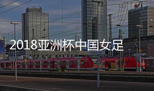 球先后击中右侧和左侧立柱